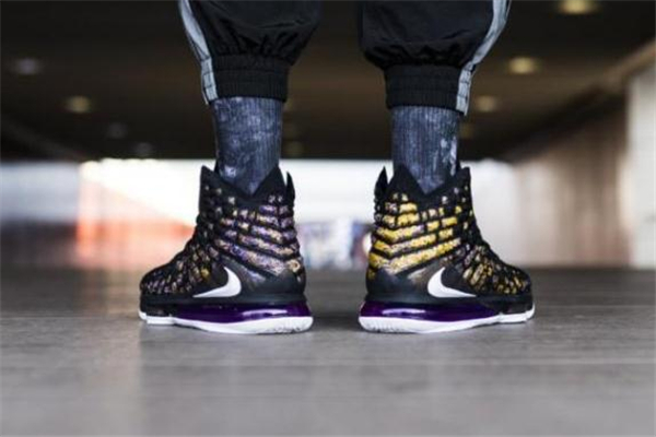 詹姆斯17脚感怎么样,詹姆斯18脚感如何