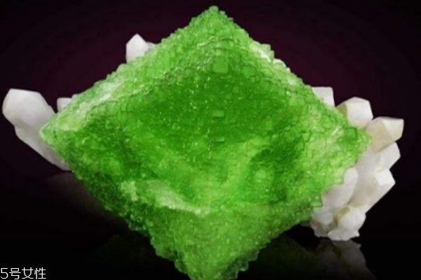 萤石的作用是什么,萤石有啥用