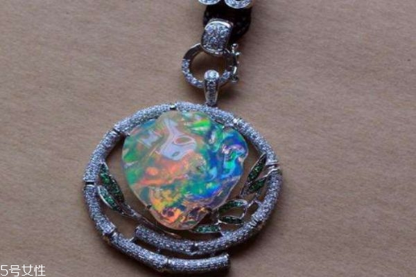 欧泊佩戴注意事项,欧泊能带着洗澡吗