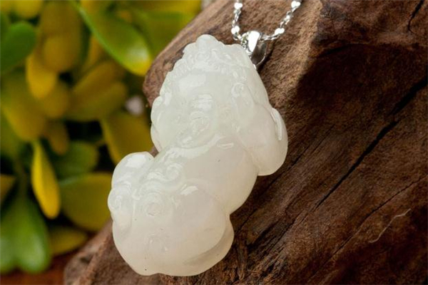 和田玉貔貅寓意是什么,翡翠貔貅的寓意及象征