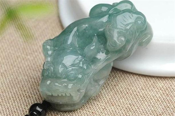 翡翠貔貅配什么链子好看,翡翠貔貅吊坠配什么链好