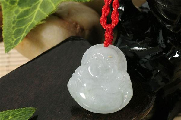 翡翠玉佛佩戴注意事项,佩戴翡翠玉佛有讲究吗