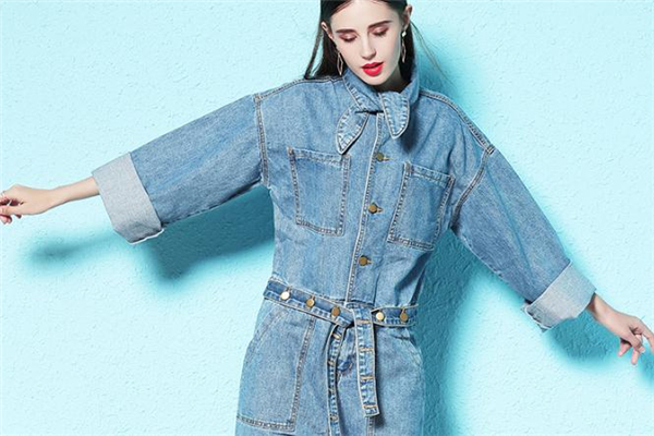 牛仔工装连体裤秋冬款,牛仔工装连体裤怎么搭配外套