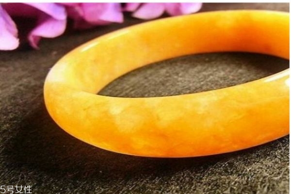 黄玉产地在中国哪里,黄玉是哪里产的 黄玉产地在中国哪里,黄玉是哪里产的