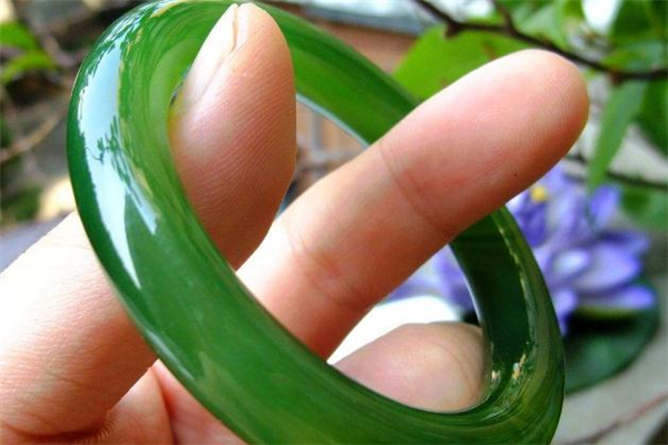 绿玉髓的功效和作用禁忌,绿玉髓的功效和作用是什么