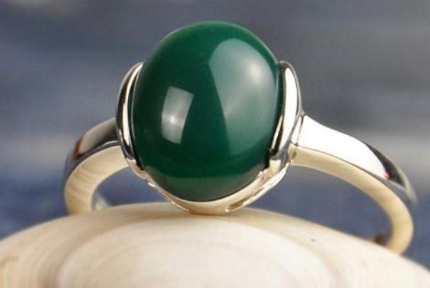 绿玉髓的功效和作用禁忌,绿玉髓值钱吗