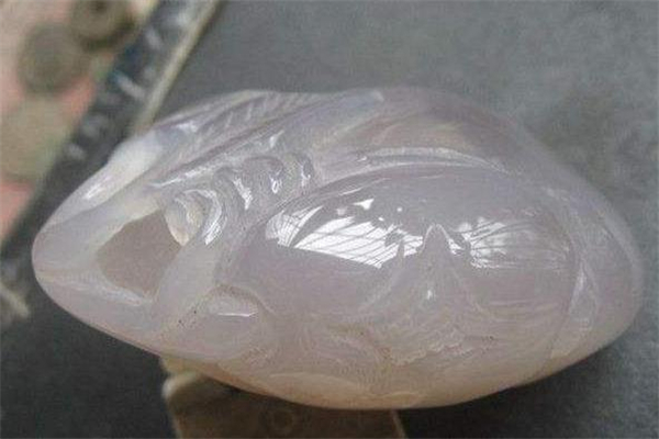 水胆玛瑙值钱吗,水胆玛瑙的功效和作用收藏价值