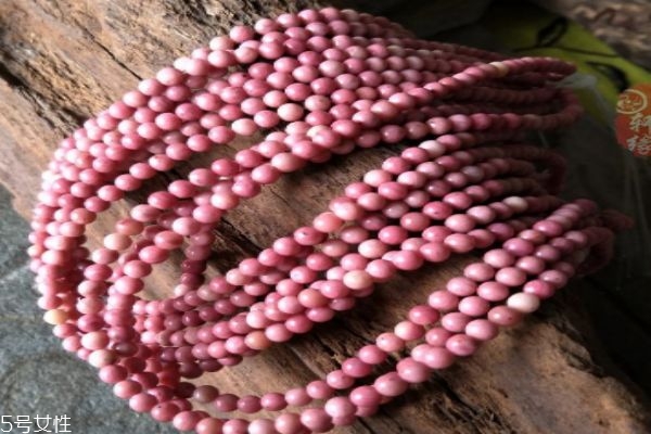 蔷薇辉石属于什么,蔷薇辉石和蔷薇石的区别 蔷薇辉石属于什么,蔷薇辉石和蔷薇石的区别