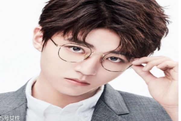 暴龙眼镜代言人有几位,暴龙眼镜品牌代言人