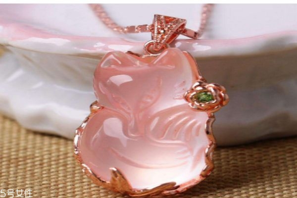 戴芙蓉石有什么好处,芙蓉石的功效和作用佩戴禁忌 戴芙蓉石有什么好处,芙蓉石的功效和作用佩戴禁忌
