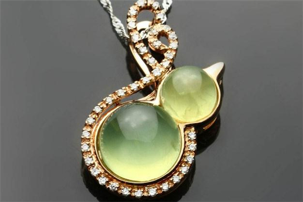 葡萄石是水晶还是宝石,葡萄石是水晶吗 葡萄石是水晶还是宝石,葡萄石是水晶吗