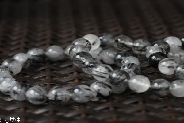 黑发晶如何判断真假,黑发晶怎么看品质好坏 黑发晶如何判断真假,黑发晶怎么看品质好坏