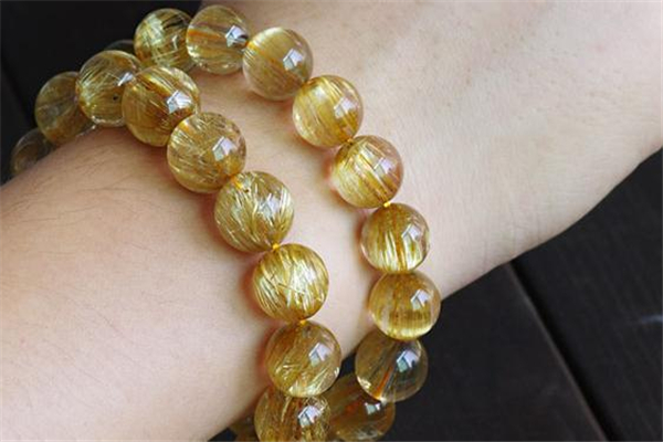 黄发晶怎么消磁净化,黄发晶怎么消磁