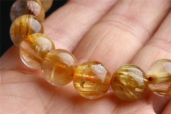 女生佩戴黄发晶的禁忌,女人戴黄发晶的好处