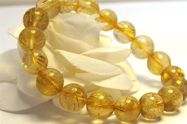 黄发晶手链戴左手还是右手,黄水晶手链戴在左手还是右手