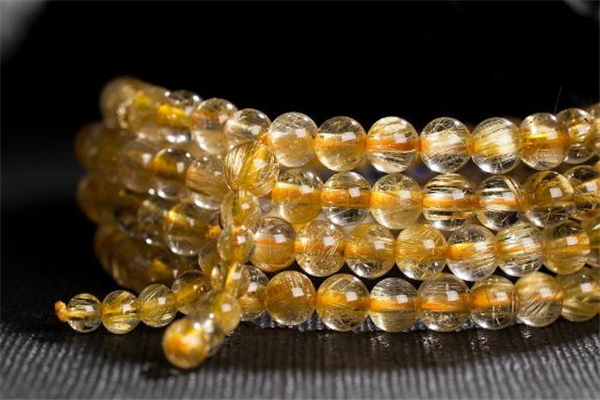 黄发晶的寓意是什么,黄发晶的寓意和功效 黄发晶的寓意是什么,黄发晶的寓意和功效