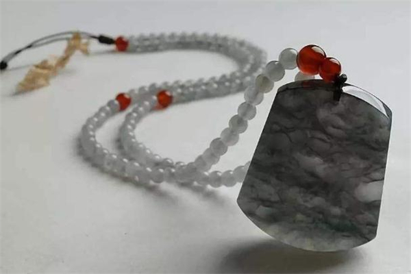 乌鸡种翡翠有什么寓意,翡翠中的乌鸡指什么