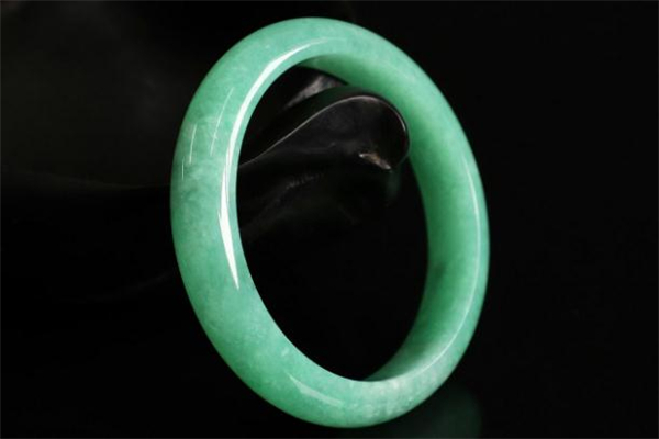 满绿翡翠多少钱,满绿一般是什么种翡翠