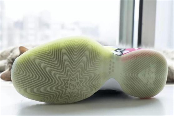 帕克7代能打水泥地吗