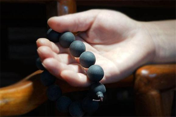 药珀有什么作用,药珀什么样的好 药珀有什么作用,药珀什么样的好