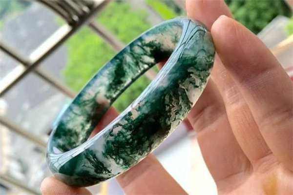 水草玛瑙会越戴越透吗,女的戴玛瑙好吗