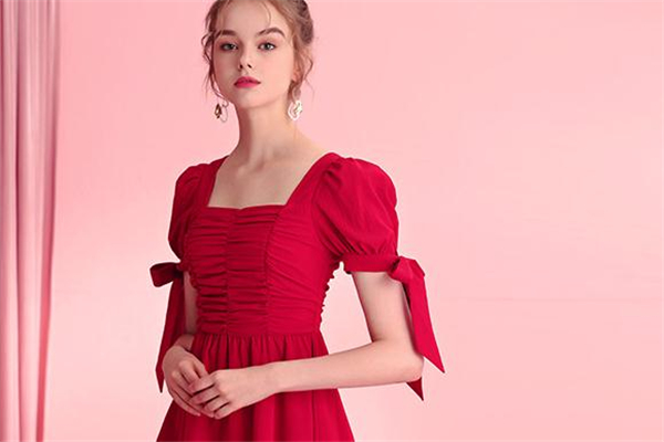 红色雪纺连衣裙,红色雪纺连衣裙搭配什么外套 红色雪纺连衣裙,红色雪纺连衣裙搭配什么外套