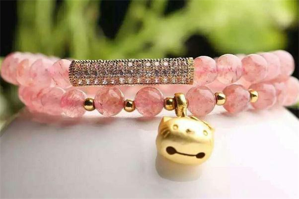 草莓晶可以和黑曜石一起戴吗,草莓晶和什么水晶佩戴比较好