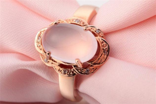 芙蓉石适合多大年龄戴,孔雀石适合什么年龄戴