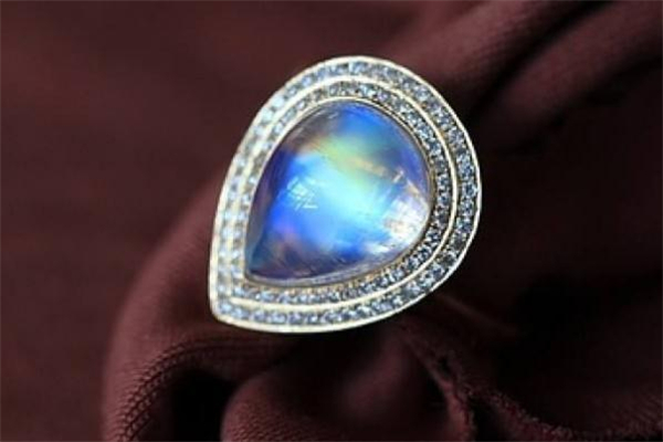 月光石是天然的吗,月光石是天然还是人工