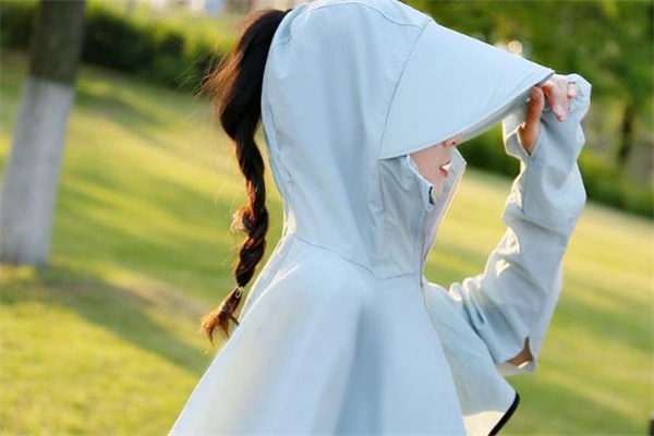 穿了防晒衣还要涂防晒霜吗,防晒霜一定要涂吗