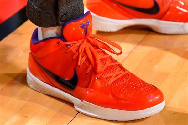 德罗赞上脚科比4,科比4及时行乐上脚图