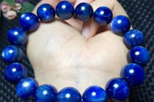 蓝晶石的功效和作用佩戴禁忌,蓝晶石的功效和作用是什么