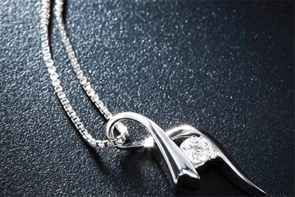 钻石佩戴有什么好处,配戴水晶的好处