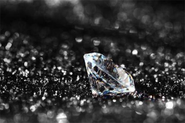 钻石颜色重要还是净度重要,钻石色泽和净度哪一个更重要