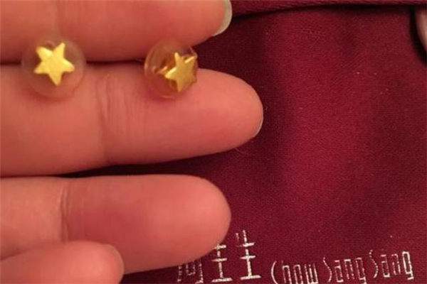 周生生黄金耳环图片,周生生钻石耳钉 周生生黄金耳环图片,周生生钻石耳钉