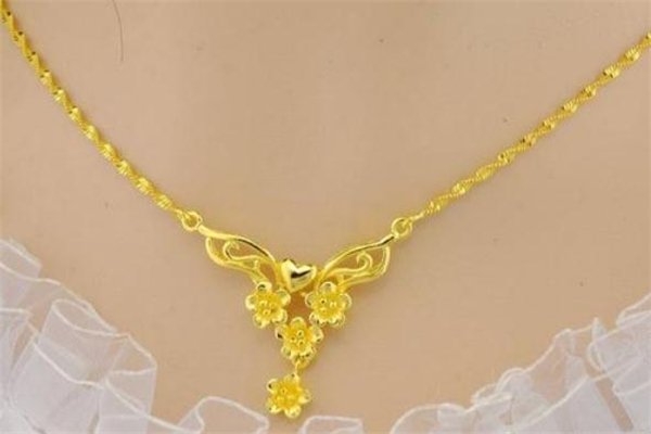 年轻人买黄金项链还是白金,买项链是白金好还是黄金好