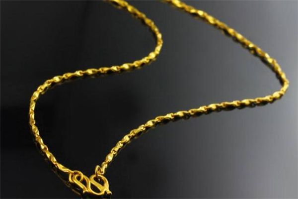 黄金项链掉色是怎么回事,黄金项链掉色吗