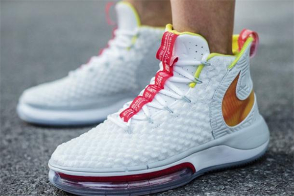 aj33se和aj33对比怎么区分,aj33和aj33se哪个好