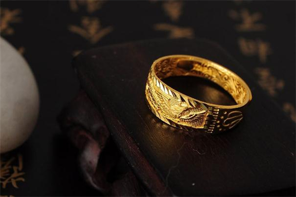 黄金戒指裂开了怎么回事,黄金戒指有裂痕怎么办