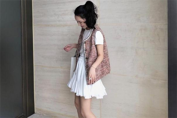 小香风背心怎么搭配最好看,小香风背心裙搭配图片