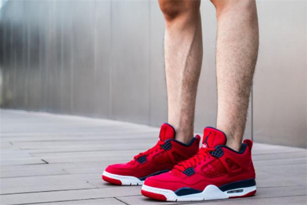 aj4女生上脚,aj4打脚