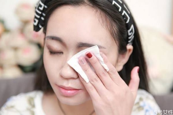 正确的卸眼妆步骤,卸眼妆的正确方法