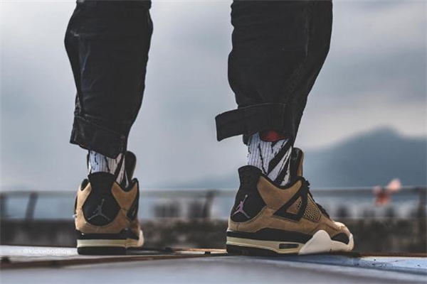 aj4打脚,aj4上脚舒服吗