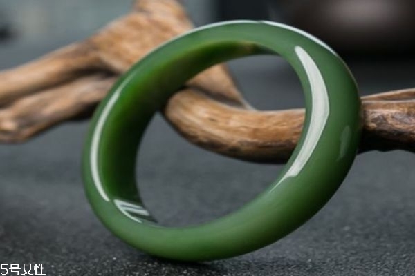 和田玉手镯的市场价格参考,和田玉手镯目前价格是多少