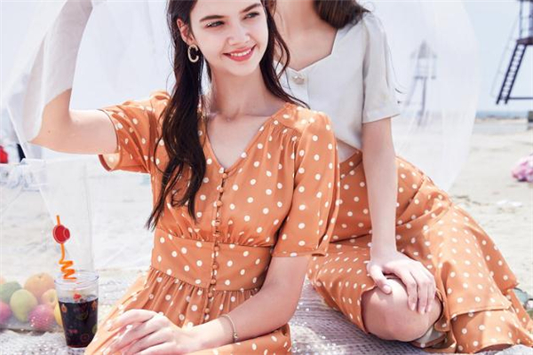 桔色波点连衣裙挑人吗?,桔色波点连衣裙