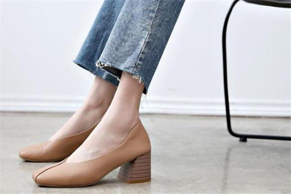 光脚穿单鞋容易出汗怎么办,为什么脚穿鞋容易出汗怎么办 光脚穿单鞋容易出汗怎么办,为什么脚穿鞋容易出汗怎么办