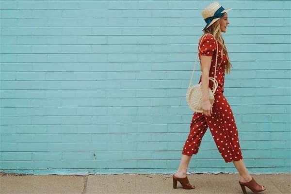 黑白波点裤子搭配图片