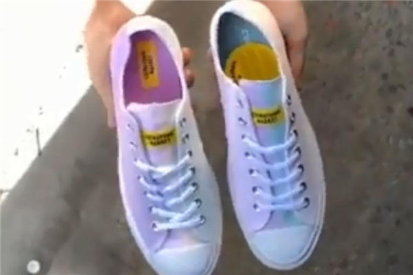 匡威怎么变色,匡威阳光下变色的鞋