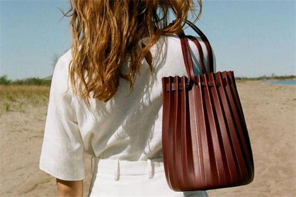 褶皱水桶包,新款水桶包