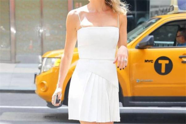 百褶裙搭配吊带图片,百褶裙搭配吊带